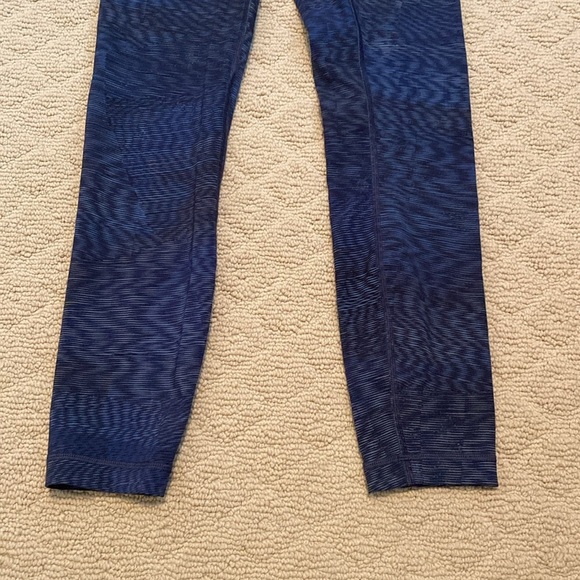 Lululemon size 4 dark Blue and black Patterned Leggings - Picture 5 of 8